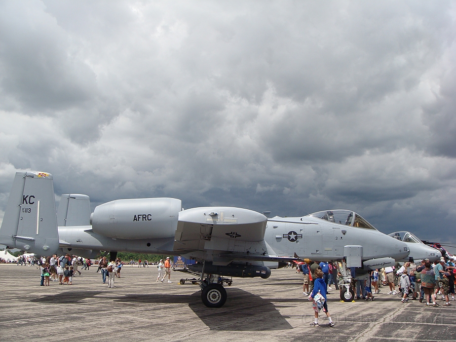 Willow Run Airshow [2009 July 18] 026.JPG - Scenes from the Thunder Over Michigan Air Show at Willow Run Airport